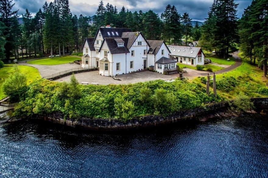 Lochside House, Loch Katrine, In Loch Lomond And Trossachs National Park