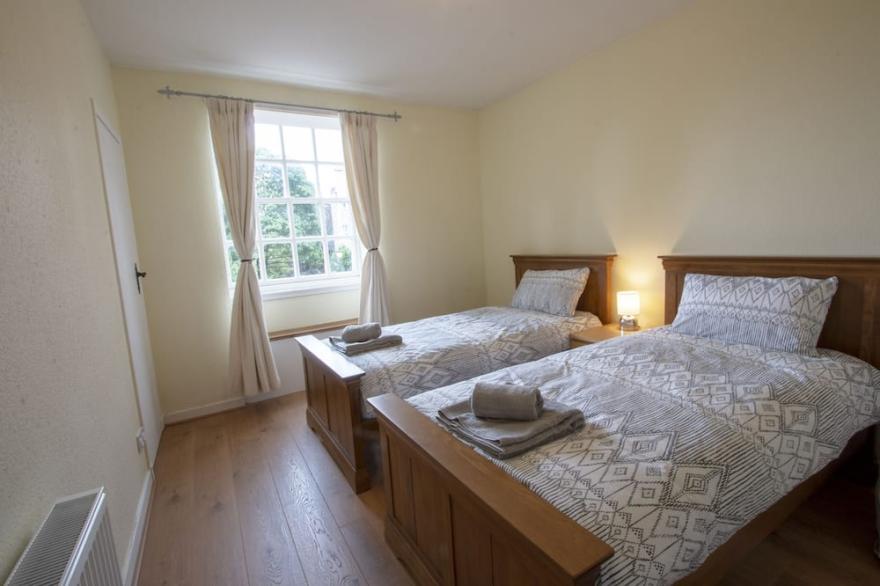 Cadell House Apartment - Royal Mile