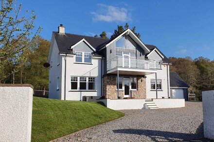 Arkaig Lodge - a modern, tastefully furnished property in a stunning location.