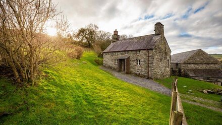 Gwernouau Cottage