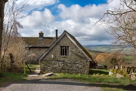 Llangain Farmhouse & Barn