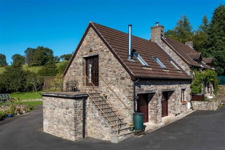 Cae Crwn Hayloft