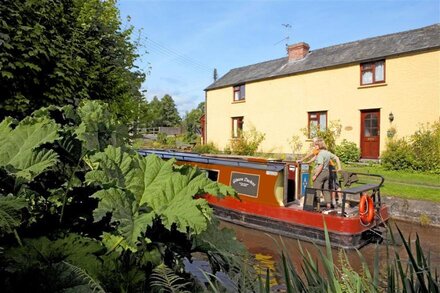 Glan Camlas Cottage
