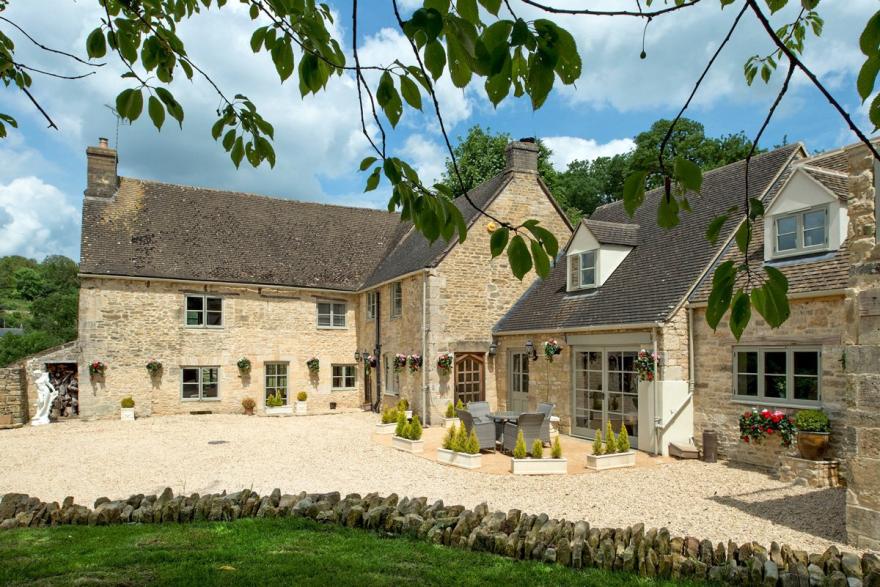 Cotswold Valley Manor