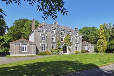 Pontardawe Country House