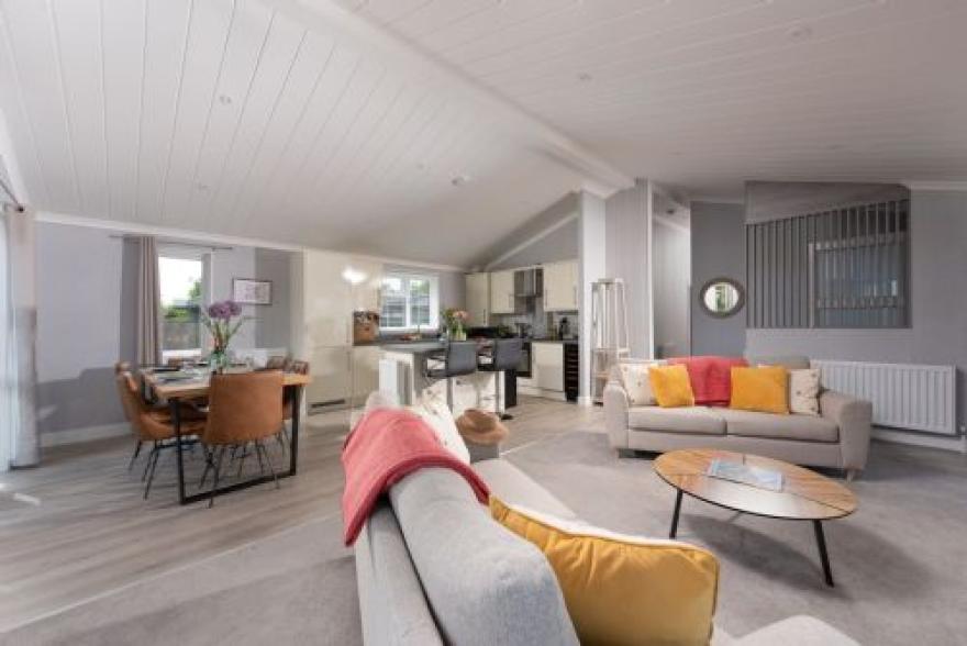 Clover Lodge, 32 Roadford Lake Lodges