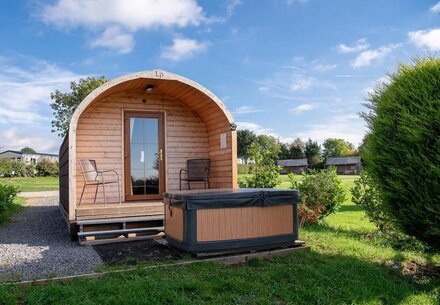 1-Bed Glamping Pod with Hot Tub