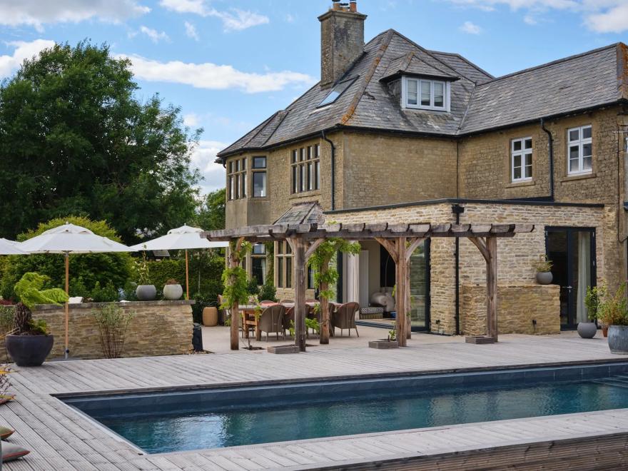 Lakeside Manor