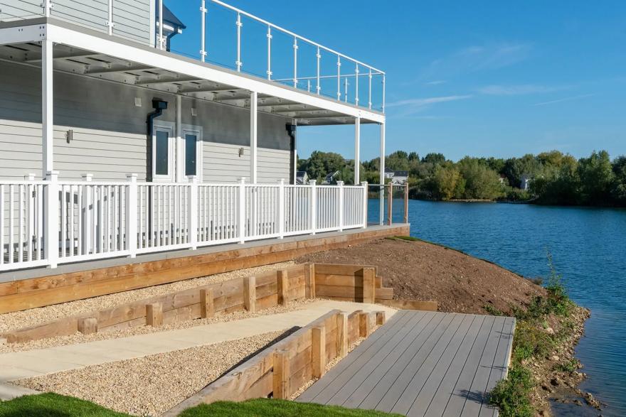 Lakefront Lodge