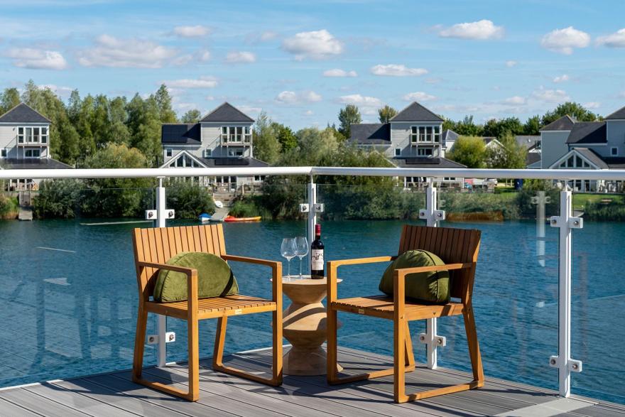Lakefront Lodge