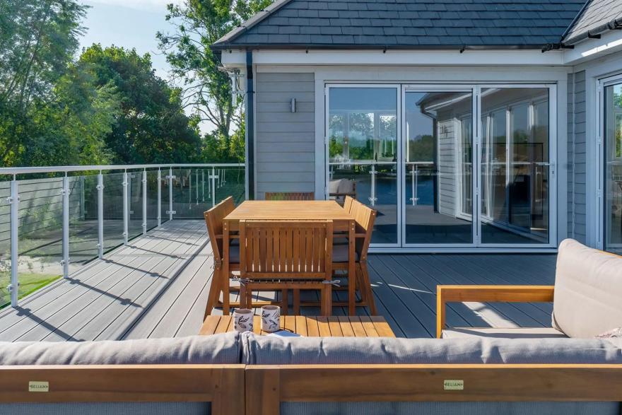 Lakefront Lodge