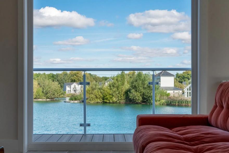 Lakefront Lodge
