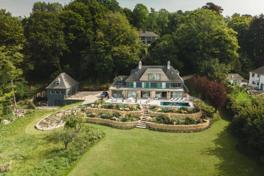 Winston Manor